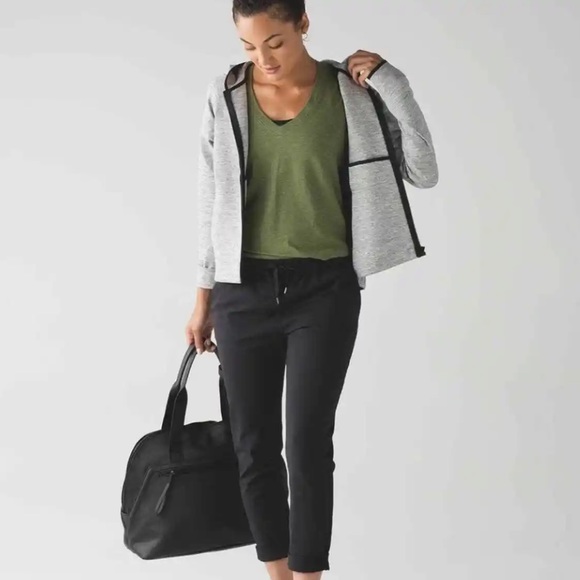 💚Lululemon Love Tee Olive Top - Picture 4 of 11